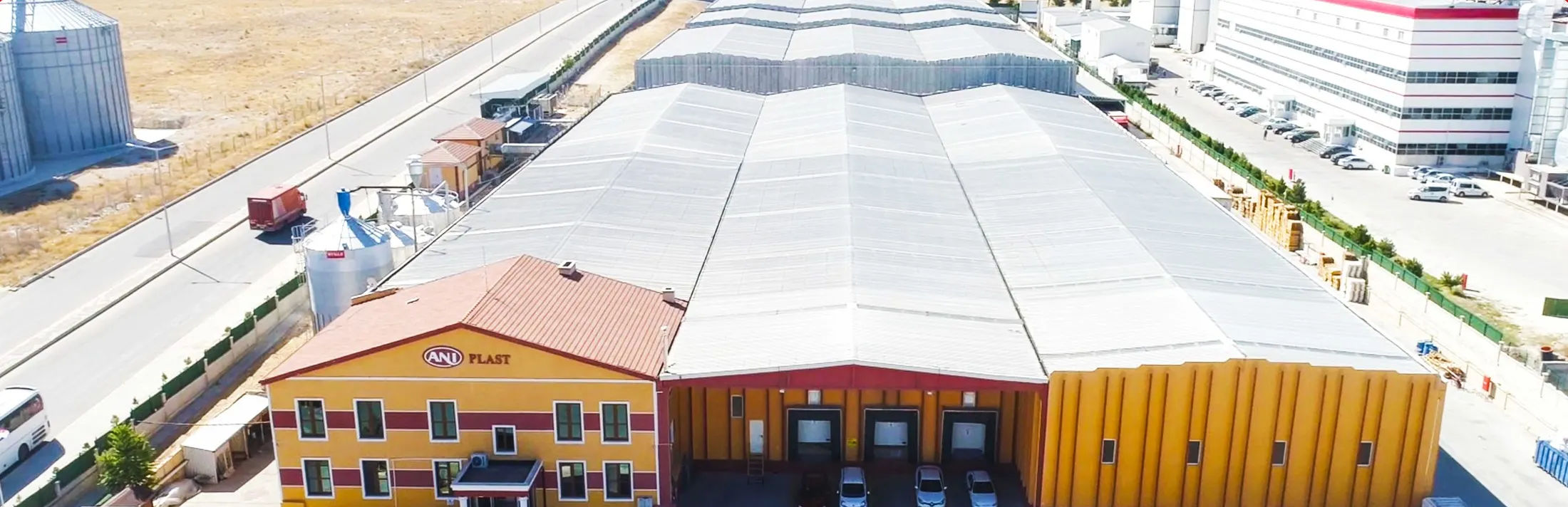Karaman Organize Sanayi Bölgesi'ndeki Anı Plast fabrikasının havadan görünümü